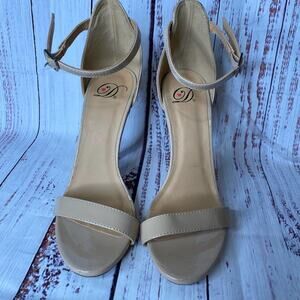 Heart in D Cream Heels Sz 6.5